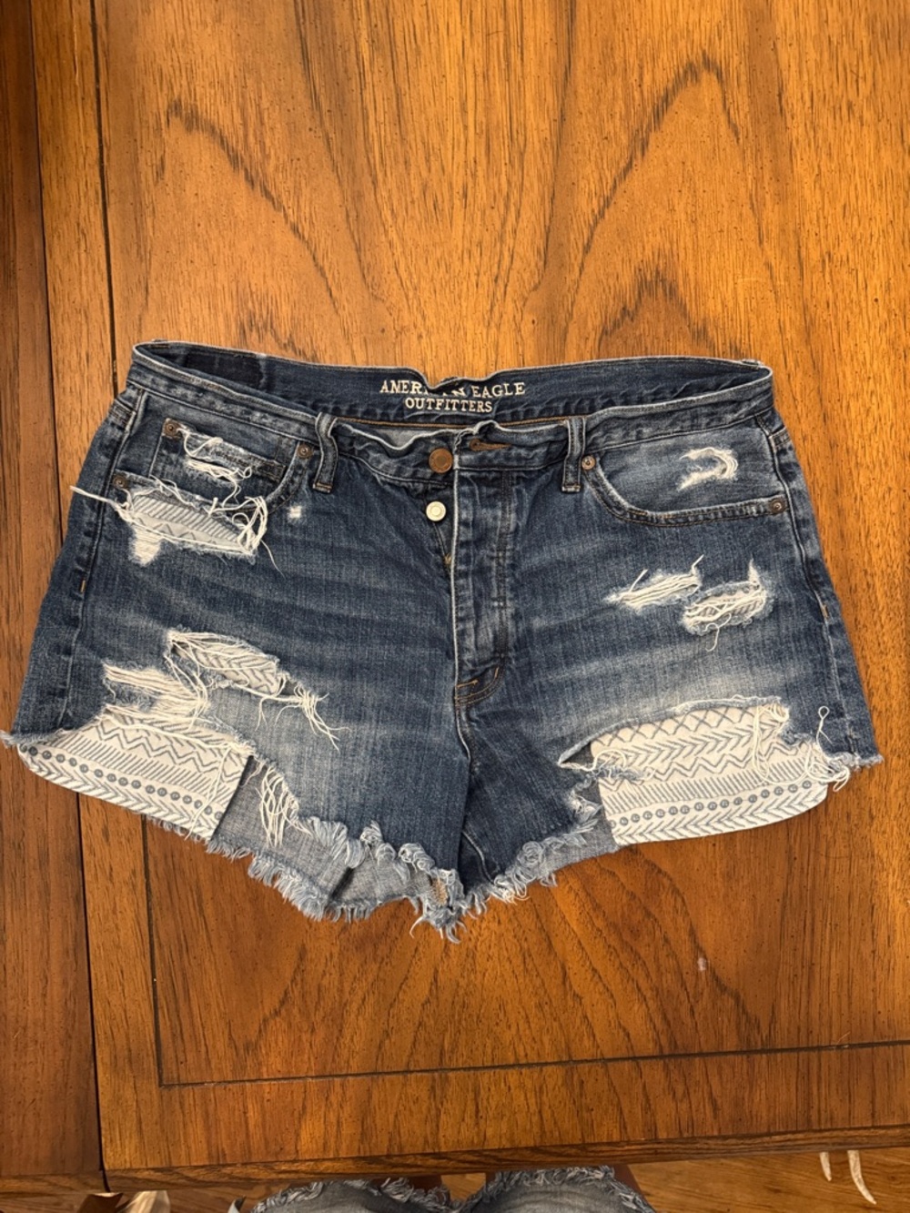 AEO Vintage Hi-Rise Festival Distressed Indigo Shorts Pocket Patterned Underlay